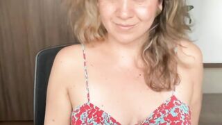 sitingwoman Cam sex chat at stripTango