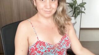 sitingwoman Cam sex chat at stripTango