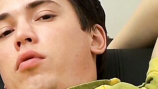 Solo twink amateur Kyle Valasek jizzes in his underwear