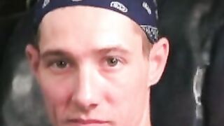 Rough gay shows off his body and big cock while masturbating Hoe 2