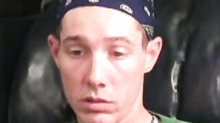 Rough gay shows off his body and big cock while masturbating Hoe 2