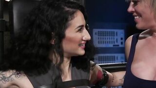 Lesbian dominatrix anal fucks Arabelle