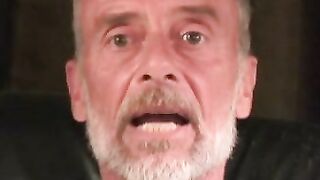 Hairy amateur jizzes all over his belly after masturbating Hoe 2