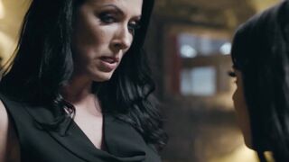 Sinful dykes Gina Valentina and Reagan Foxx enjoy oral sex