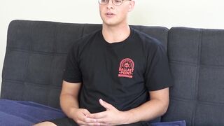 Nerdy young naked majn masturbates hard before cumming