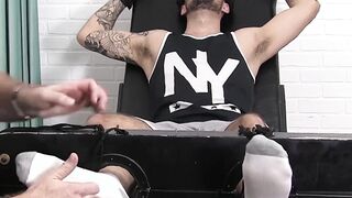 Tattooed amateur endures feet ticking from a mature master