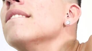 Tattooed daddy rims and barebacks twink before facial cum