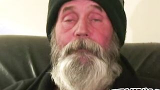 Hobo amateur grandpa jerking himself off with his huge beard