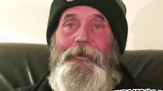 Hobo amateur grandpa jerking himself off with his huge beard Hoe 2