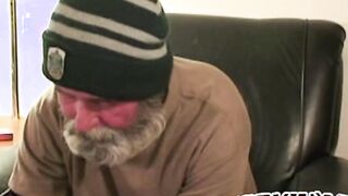 Hobo amateur grandpa jerking himself off with his huge beard Hoe 2