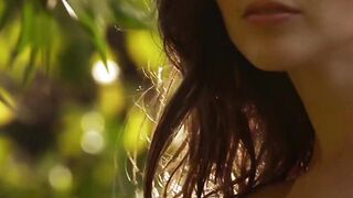 Serena J an allnatural babe teases with her flawless naked body