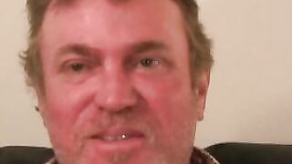 Hairy old amateur jerks off and shoots a load on his belly
