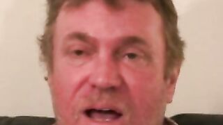 Hairy old amateur jerks off and shoots a load on his belly
