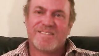 Hairy old amateur jerks off and shoots a load on his belly Hoe 2