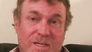 Hairy old amateur jerks off and shoots a load on his belly Hoe 2