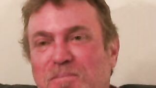 Hairy old amateur jerks off and shoots a load on his belly Hoe 2