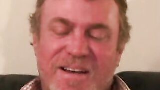 Hairy old amateur jerks off and shoots a load on his belly Hoe 2
