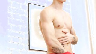 Large pounding dick twink Tommy Gold jerks off while groaning