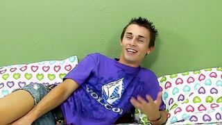 Attractive twink Jacobey London snapping his dick after interview