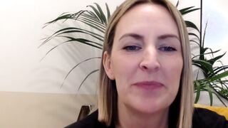 RosieLoveUK Free cam sex chat at CharmCams