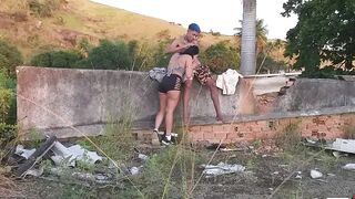 The actor Brinqueto asked the sensual Danny Beauty to performance the slab of the house under construction, and she showed him how she sits firmly on the doll and gave that creampie