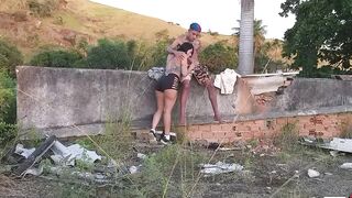 The actor Brinqueto asked the sensual Danny Beauty to performance the slab of the house under construction, and she showed him how she sits firmly on the doll and gave that creampie