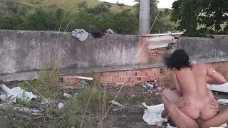 The actor Brinqueto asked the sensual Danny Beauty to performance the slab of the house under construction, and she showed him how she sits firmly on the doll and gave that creampie