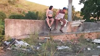 The actor Brinqueto asked the sensual Danny Beauty to performance the slab of the house under construction, and she showed him how she sits firmly on the doll and gave that creampie