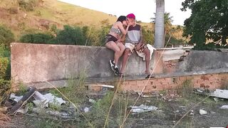 The actor Brinqueto asked the sensual Danny Beauty to performance the slab of the house under construction, and she showed him how she sits firmly on the doll and gave that creampie