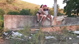 The actor Brinqueto asked the sensual Danny Beauty to performance the slab of the house under construction, and she showed him how she sits firmly on the doll and gave that creampie