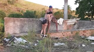 The actor Brinqueto asked the sensual Danny Beauty to performance the slab of the house under construction, and she showed him how she sits firmly on the doll and gave that creampie