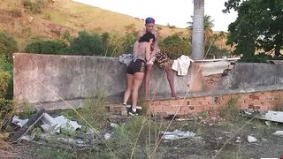 The actor Brinqueto asked the sensual Danny Beauty to performance the slab of the house under construction, and she showed him how she sits firmly on the doll and gave that creampie