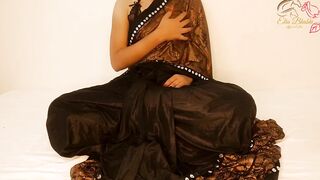Bhabhi putting finger inside twat
