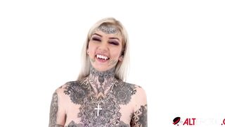 Inked Amber Luke riding the tremor for the first time