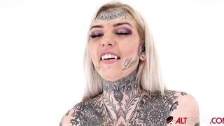 Inked Amber Luke riding the tremor for the first time