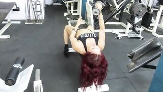 SEXSUAL TRICEPS WORKOUT OF THE CUTIE BEAUTY mom