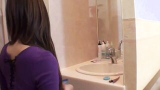 Curvy Japanese gyaru washes away makeup for truly revealing sex