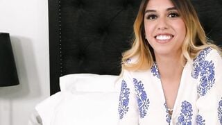 It's Lovve Vibing Her Freaky Clitoris During A Rough Cunt Fucking!