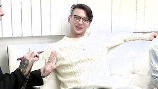Therapy session spiced up with oral pleasure