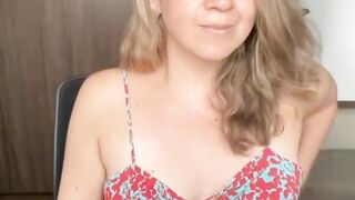 sitingwoman Online sex chat at stripTango