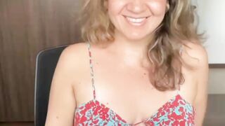 sitingwoman Online sex chat at stripTango