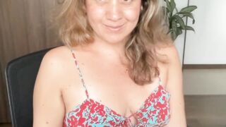 sitingwoman Online sex chat at stripTango
