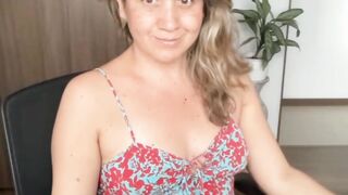 sitingwoman Online sex chat at stripTango