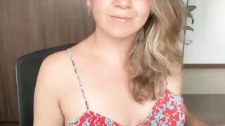 sitingwoman Online sex chat at stripTango