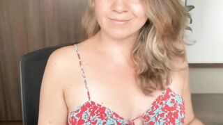 sitingwoman Online sex chat at stripTango