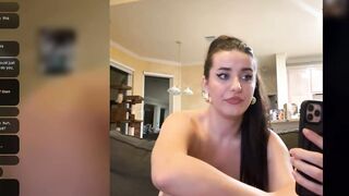 RoxxyDallas Free online chat at stripTango