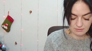 Brunette amateur babe chatting on webcam solo show