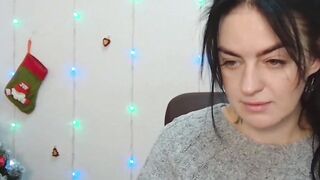 Brunette amateur babe chatting on webcam solo show