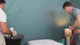 Masseur anal fucks handsome gay
