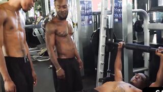 Keno, Phoenix & Sleepy Reed smooth threeway sex on gym